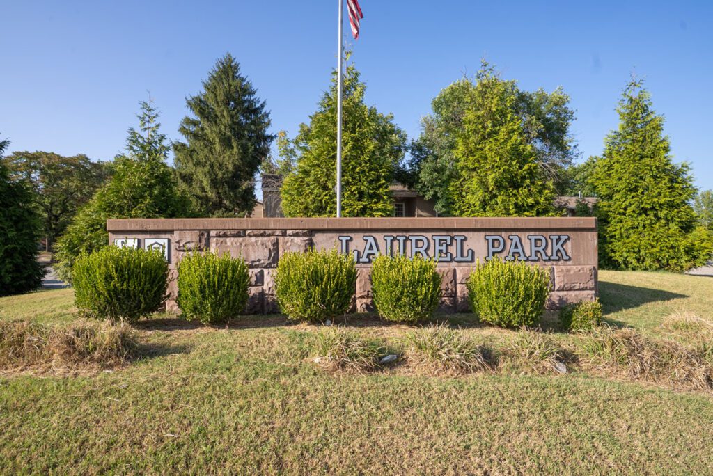 Laurel-Park-Sign
